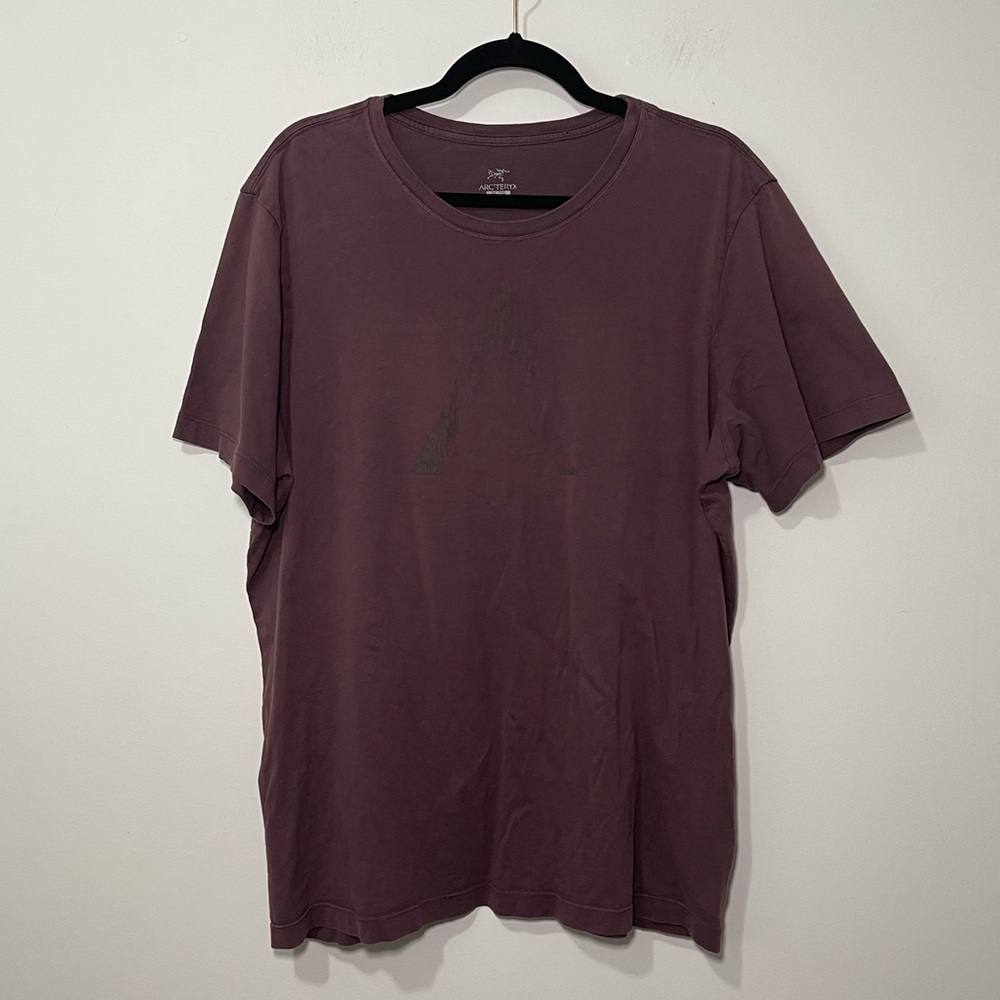 Arc'teryx Women's Burgundy graphic basic outdoor 100% cotton T-shirt in size XL